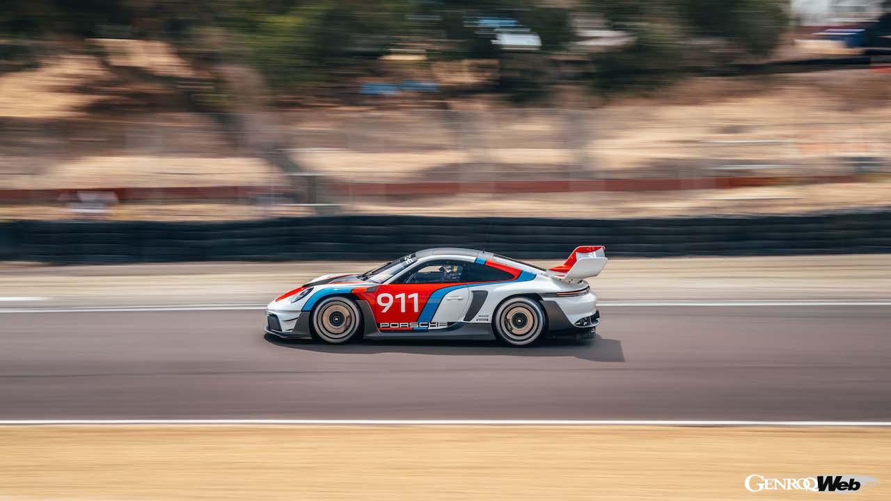 限定77台が製造されるトラックカー「ポルシェ 911 GT3 R レンシュポルト」の走行シーン。