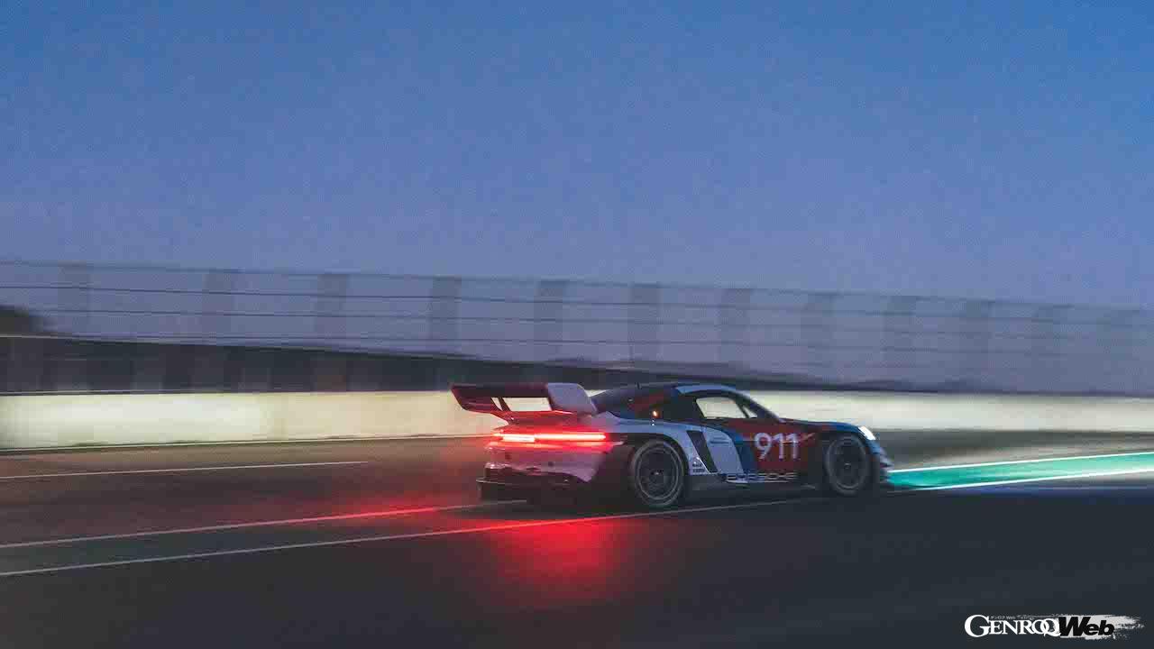 限定77台が製造されるトラックカー「ポルシェ 911 GT3 R レンシュポルト」の走行シーン。