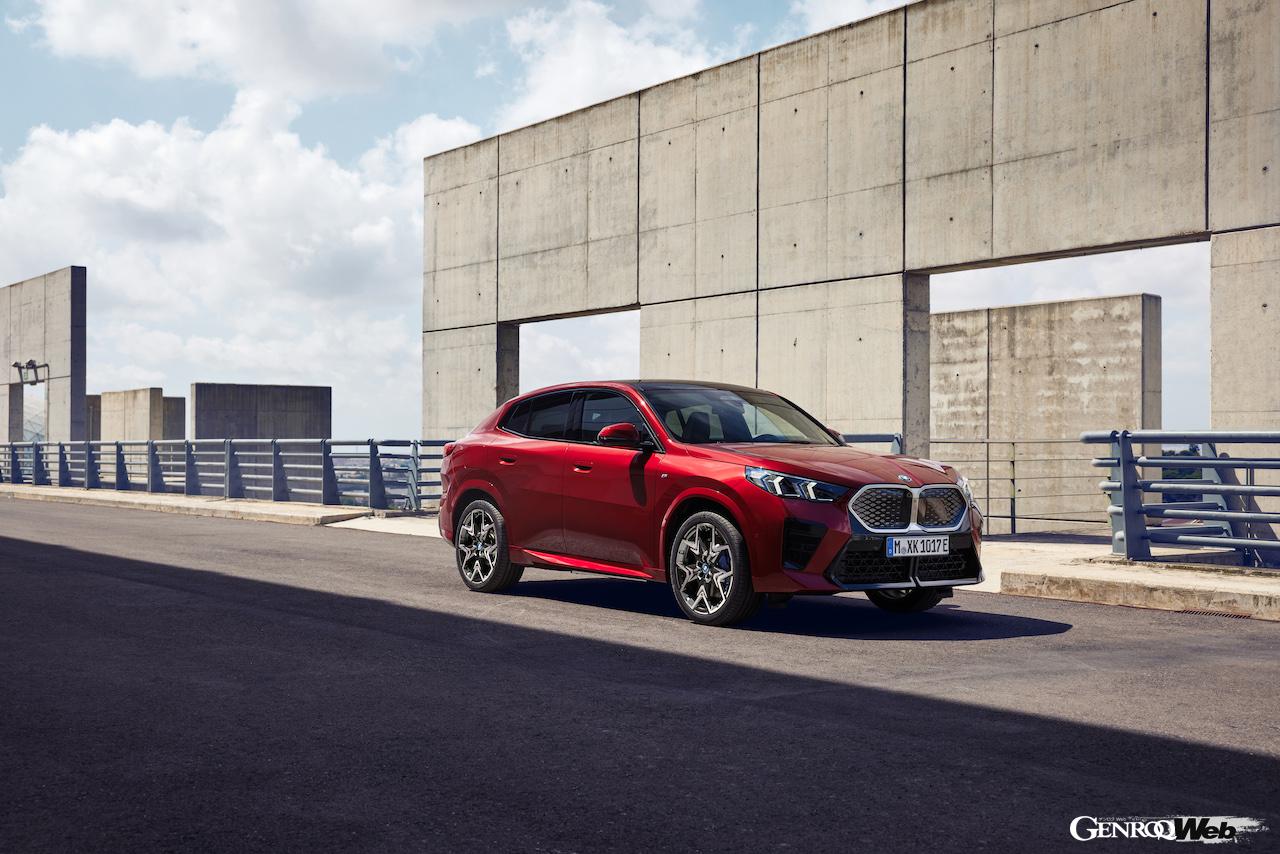 フル電動モデルとして登場した「BMW iX2」のエクステリア。