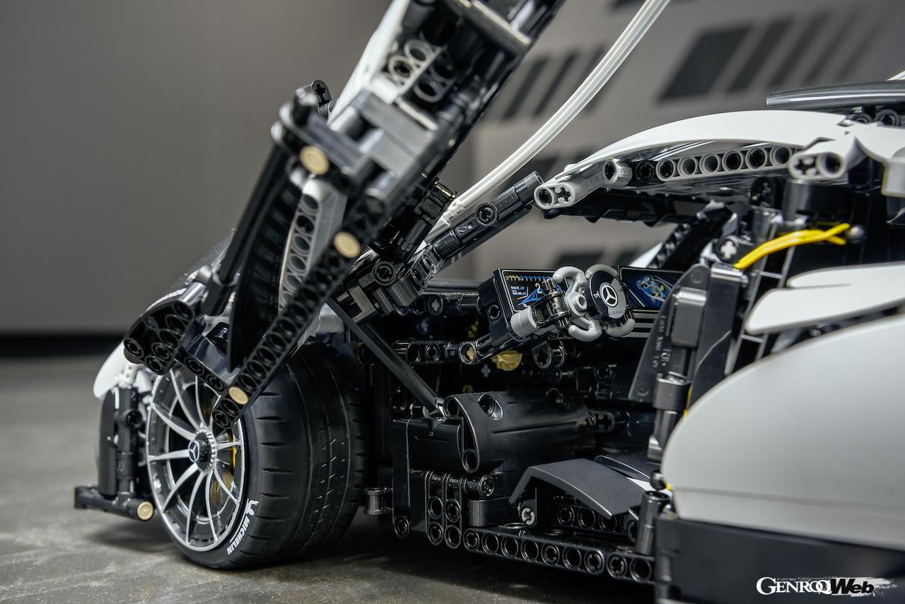 レゴと互換性のあるCaDAブロックから、3295ピースのブロックで精巧に再現された「メルセデスAMG ONE」がリリースされた。