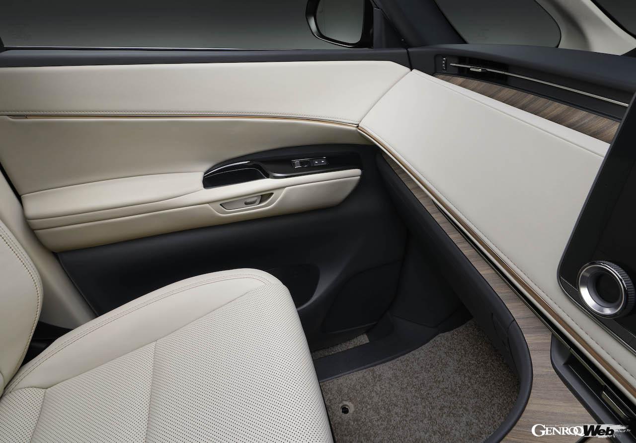 レクサスの最上級ピープルムーバー「LM」のコクピット。