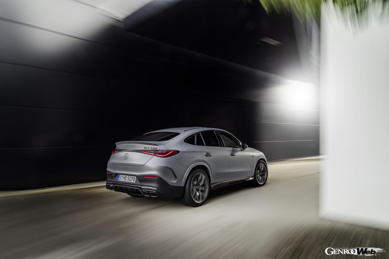 単体で482PSを発揮するAMG製2.0リッター直列4気筒ガソリンエンジンに、電気モーターを組み合わせたことで、最高システム出力689PSを実現した。