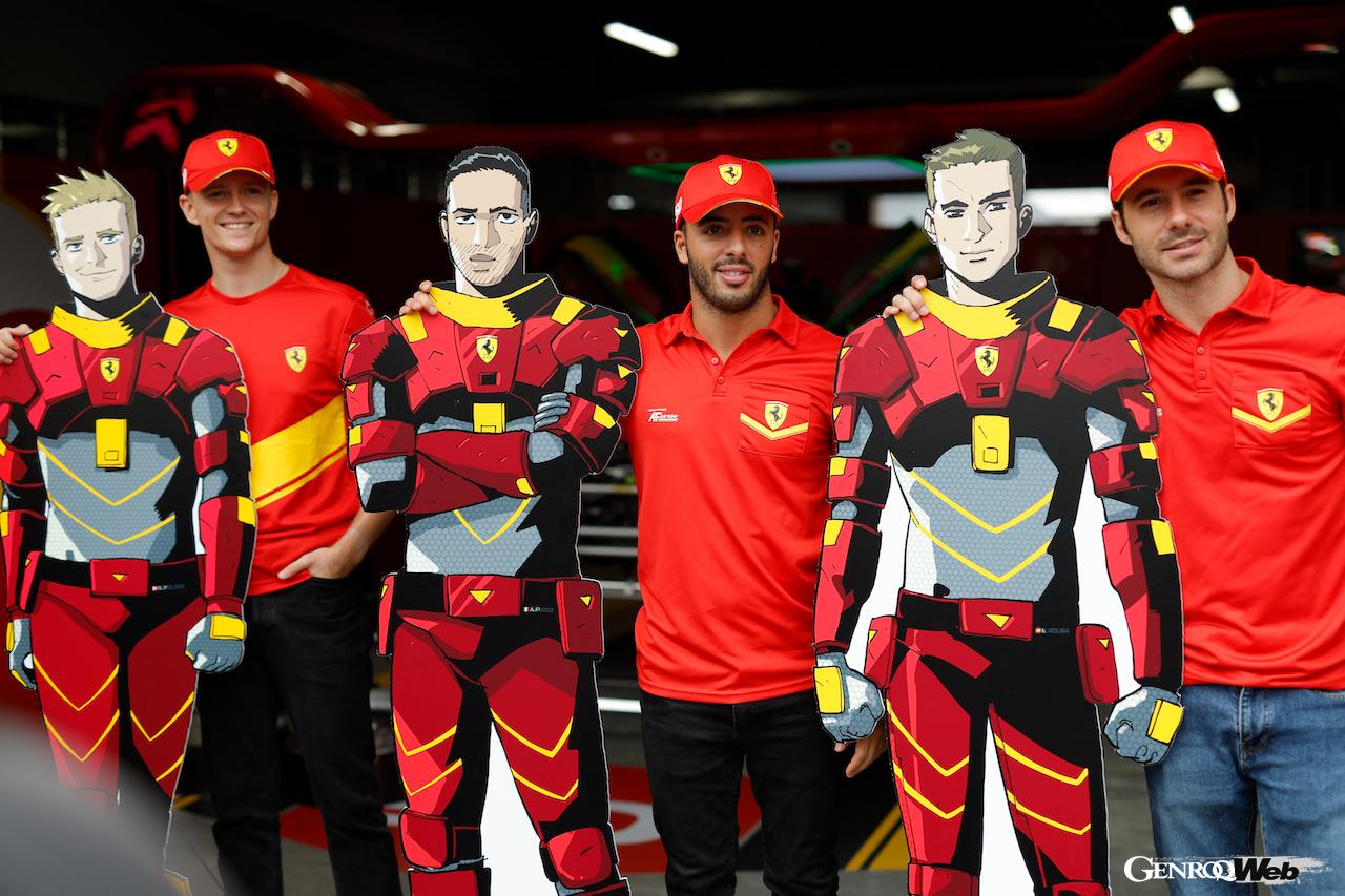 富士6時間のピットに登場した、フェラーリのワークスドライバーを漫画化したスタンディ。