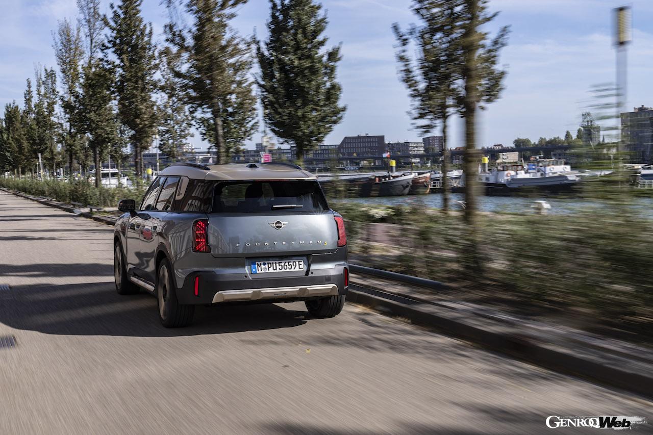 新型「MINI カントリーマン SE ALL4」のエクステリア。