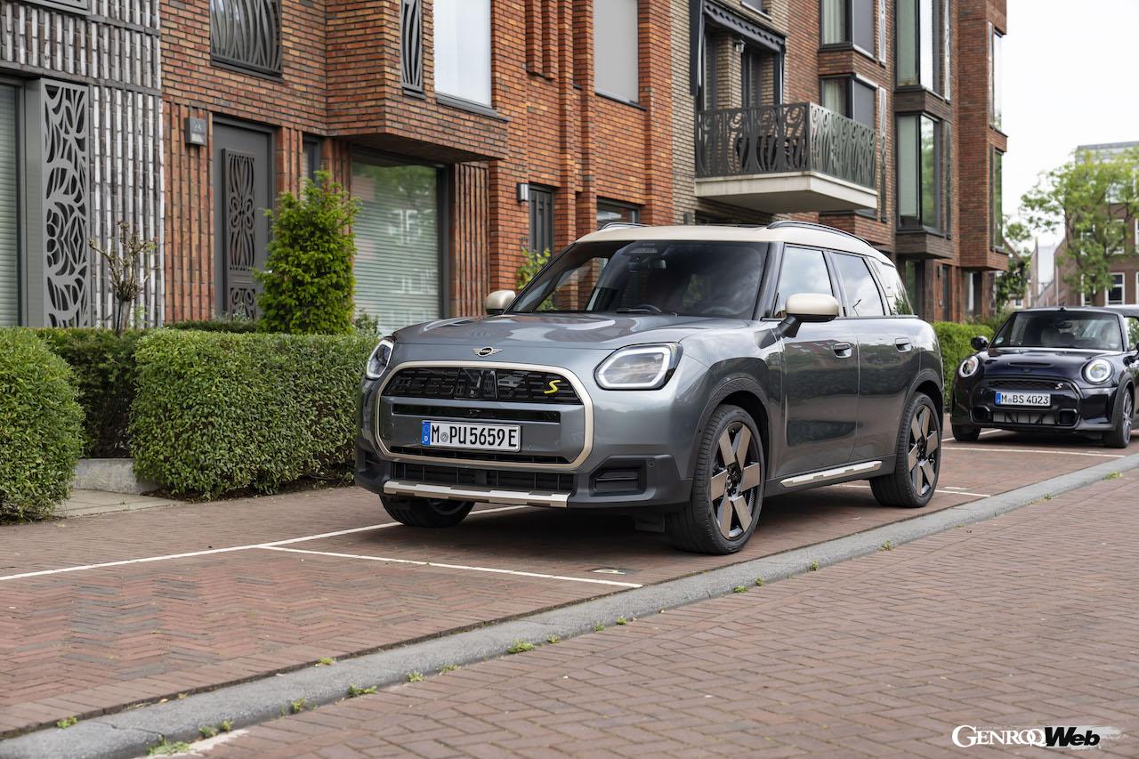 新型「MINI カントリーマン SE ALL4」のエクステリア。