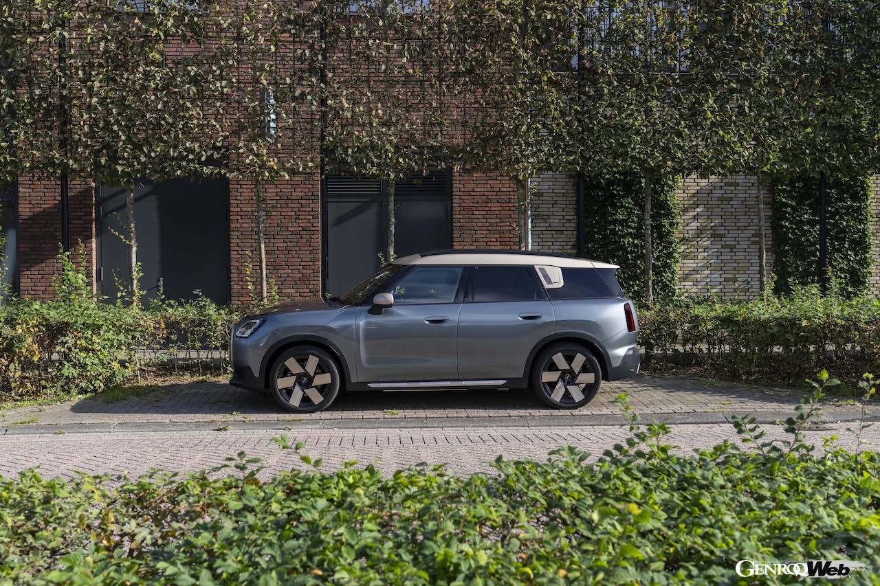 新型「MINI カントリーマン SE ALL4」のエクステリア。