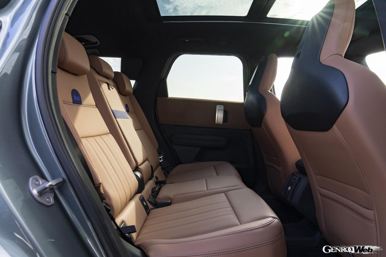 新型「MINI カントリーマン SE ALL4」のインテリア。