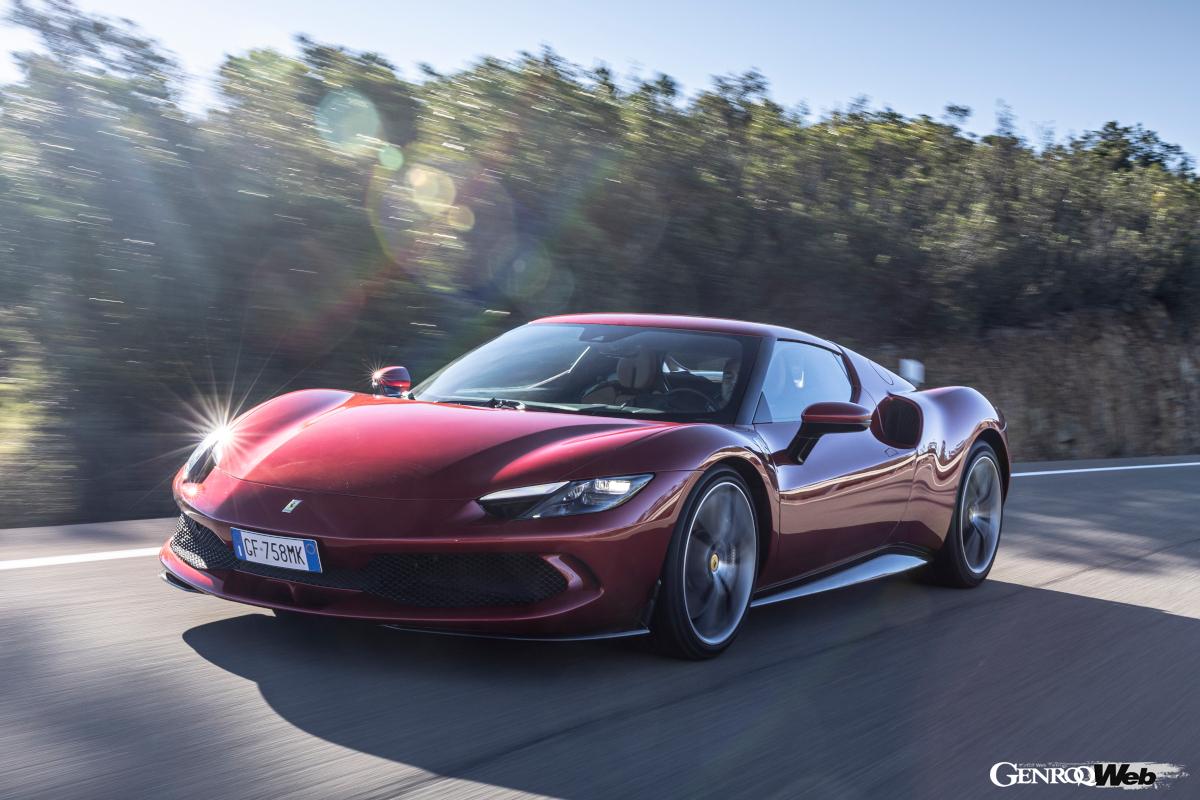 最高出力663PSのV型6気筒ツインターボエンジンにエレクトリック・モーターと8速DCTを組み合わせる。システム最高出力は830PSを発揮。