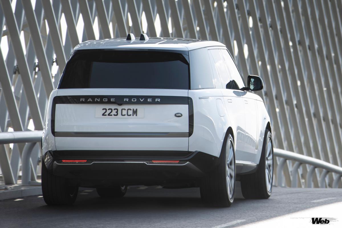 スタンダードホイールベース仕様ではセンチュリーが153mmも長いが、ホイールベースではレンジローバーが逆転して47mm長い。さらにロングホイールベース仕様ではその差は247mmにまで広がる。