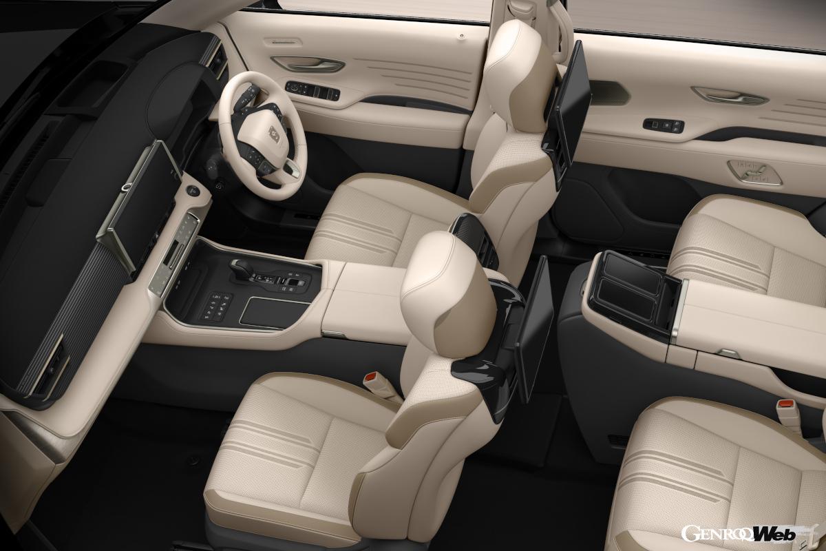 レンジローバーはロングホイールベース仕様があり、3列シートの7人乗りも用意される。