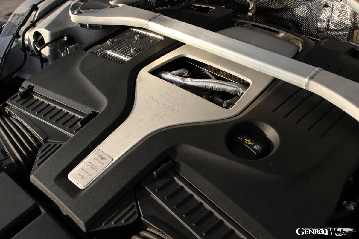 エンジンの最高出力はなんと707PSにも達する。それを受け止めるブレーキキャリパーは巨大だ。