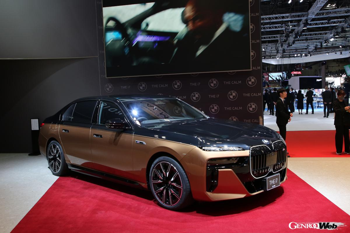 フル電動高級セダンのBMW i7。