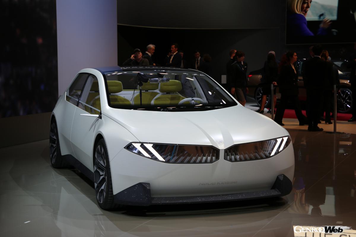 インディビジュアル・モビリティの新時代への方向性を示す次世代BMWの象徴として登場した「ビジョン ノイエ クラッセ」。