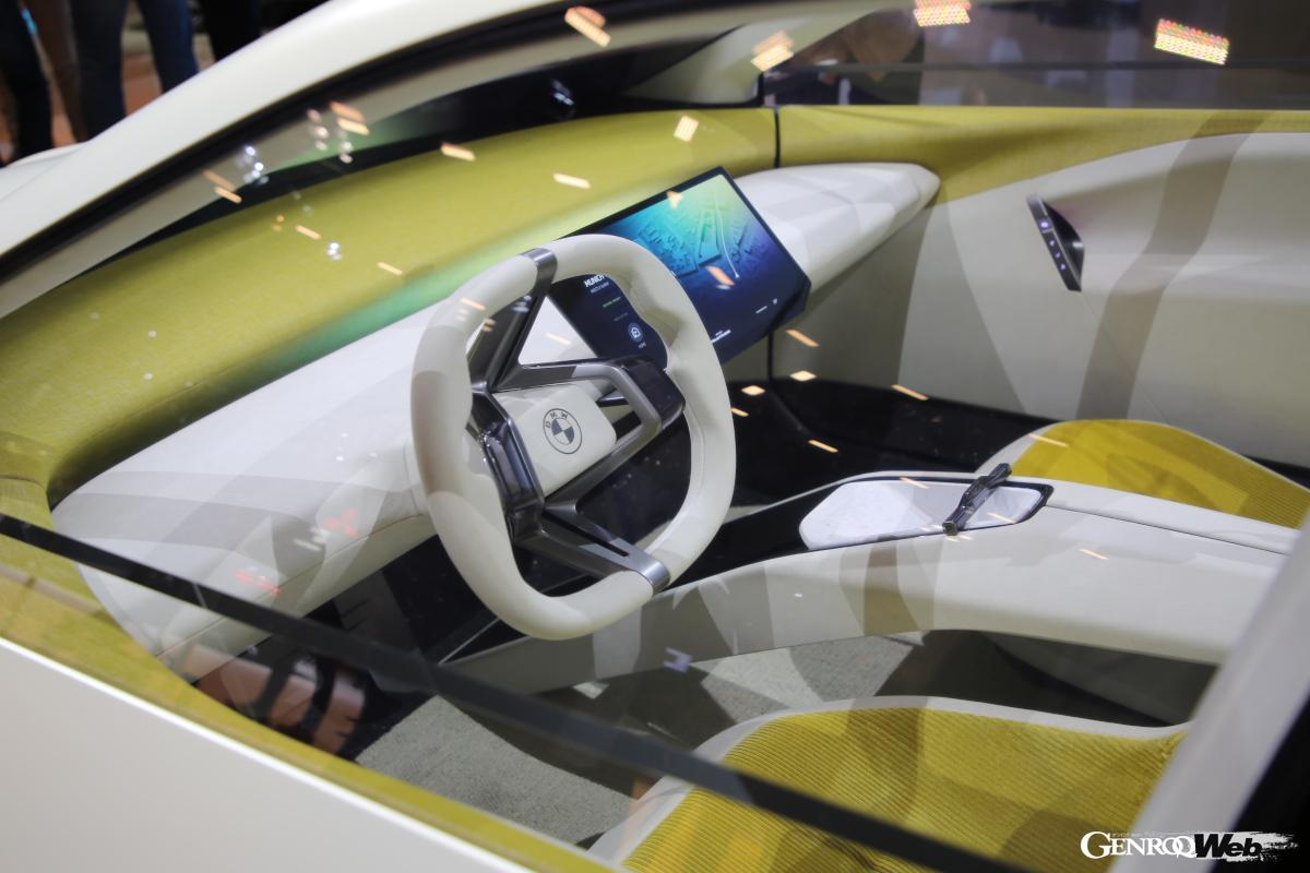 インディビジュアル・モビリティの新時代への方向性を示す次世代BMWの象徴として登場した「ビジョン ノイエ クラッセ」。