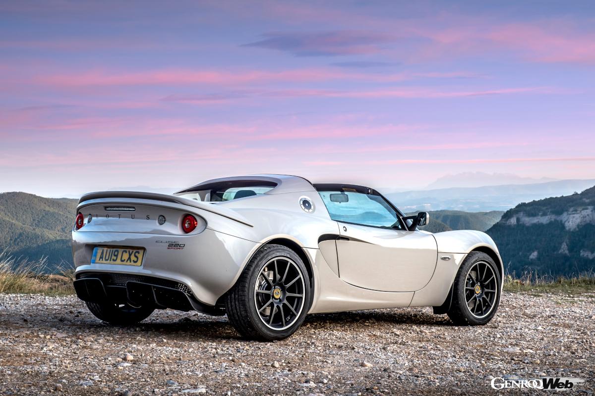 アルミ接着ボディとFRPカウル、質素でスパルタンな内装をもつ小型のミドシップカー「ロータス エリーゼ」。