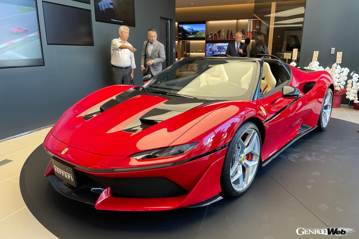 2016年にフェラーリの日本進出50周年記念10台限定という超貴重フューオフモデル「J50」がグランドオープンに花を添えた。