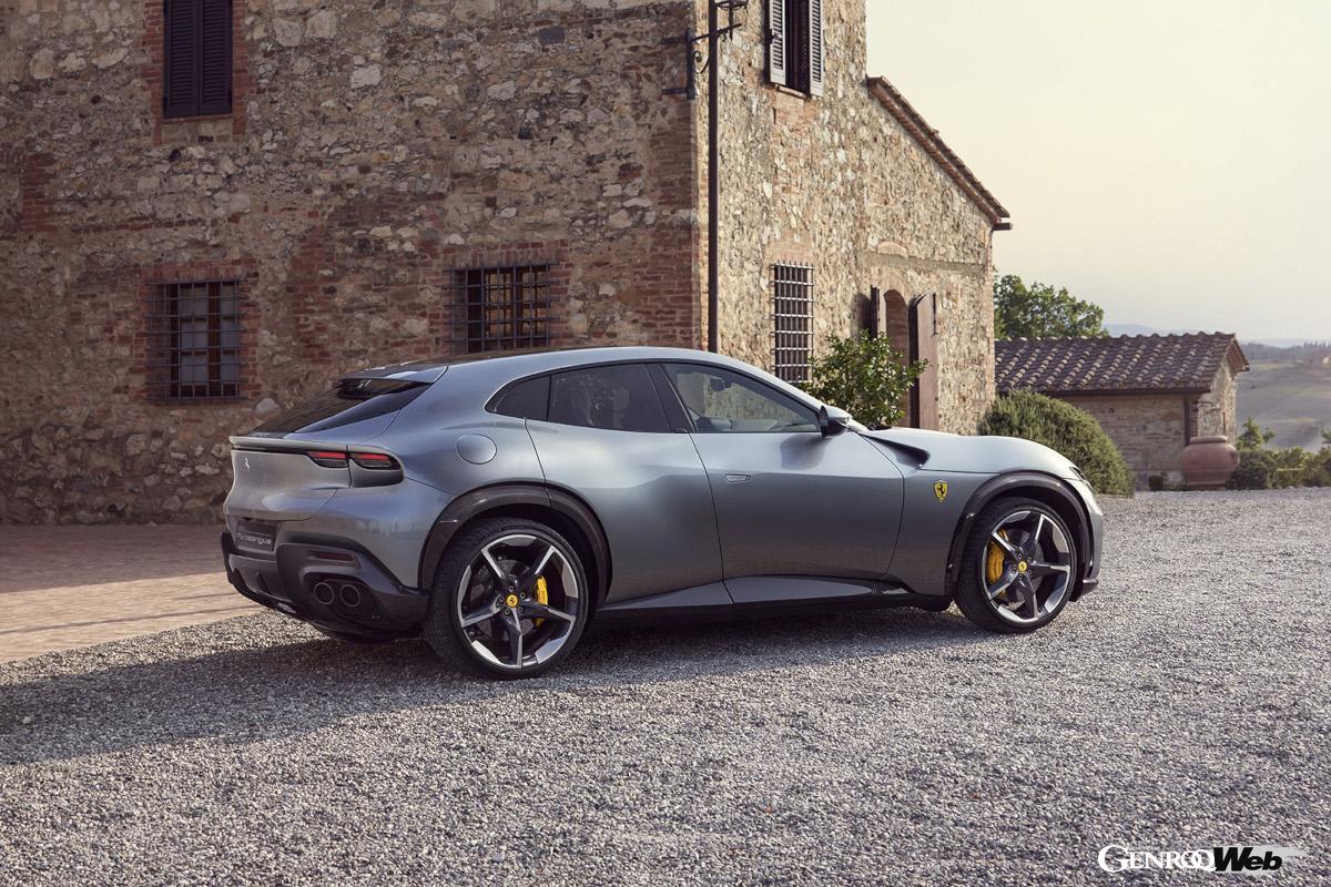 2人分が用意される後席はフロント同様ホールド性も抜群のバケットシート。