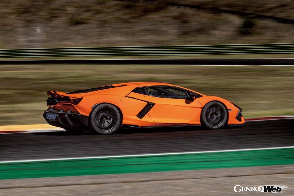 レヴエルトはV12気筒自然吸気エンジンと、リヤに1基、フロントに2基のモーターを搭載したPHVだ。