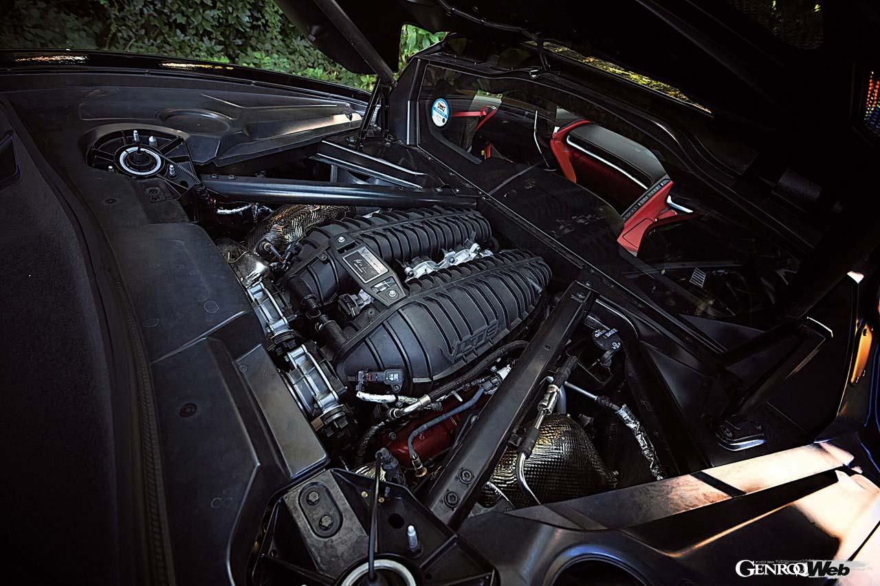 フラットプレーンクランクを採用したことで最高回転数8550rpmを実現した新開発ユニット「LT6」。装着タイヤはハイグリップに定評のあるミシュラン・パイロットスポーツ4Sだ。