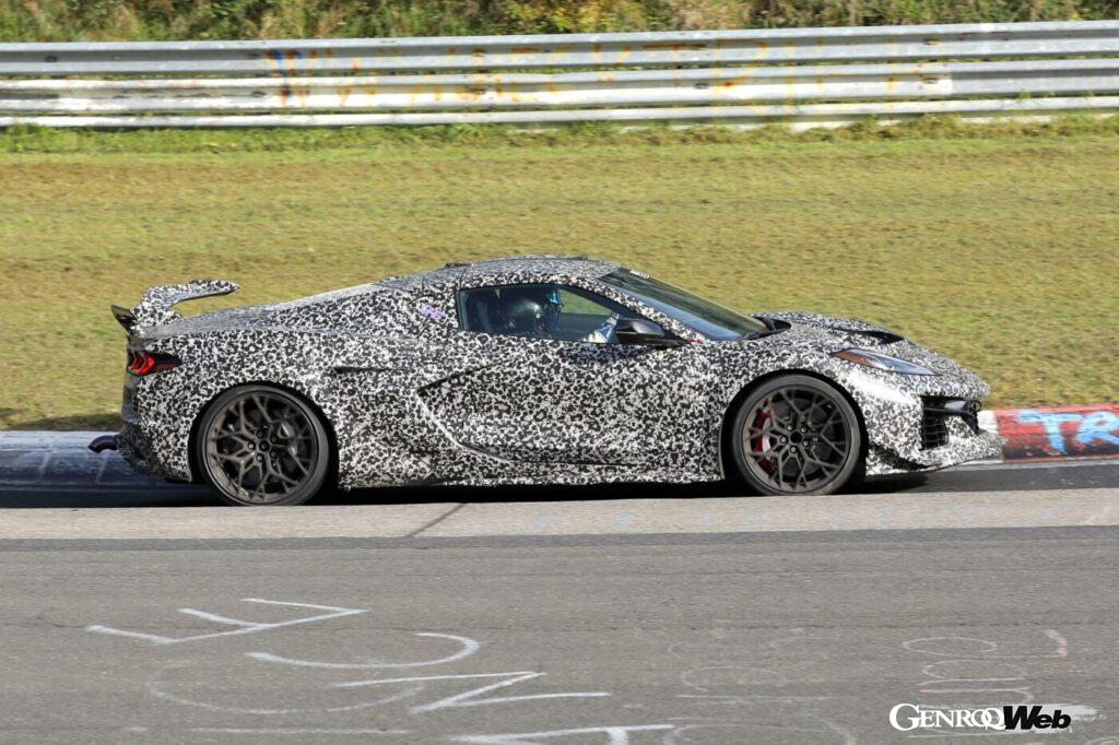 電動化は行われず、800馬力オーバーのツインターボエンジンを搭載して登場か？