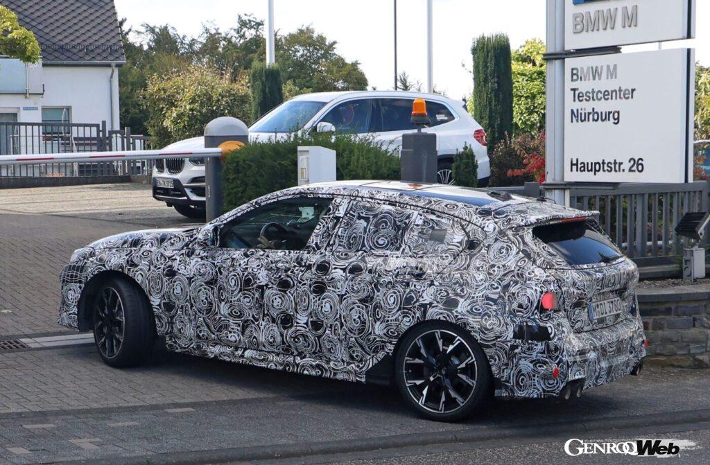 インテリアの詳細は不明だが、BMWカーブドディスプレイの採用などアップデートが施される可能性もある。