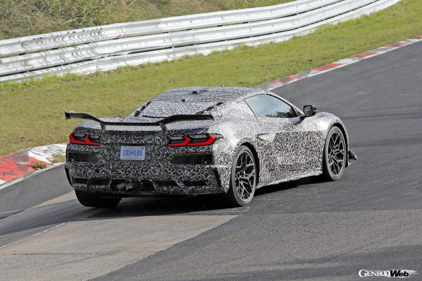 大型のリアスポイラーは、オプションの空力パッケージとして設定か？