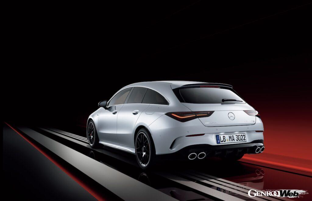 エクステリアは、よりシャープな印象を持つヘッドライト＆テールライトのデザインを採用。新デザインの「AMG」ボンネットエンブレムも導入されている。