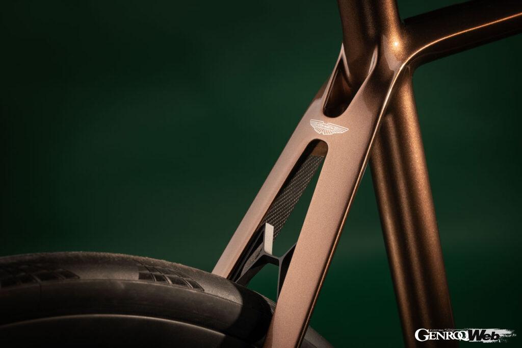 アストンマーティンとJ.ラベラックがコラボした「J.ラベラック アストンマーティン.1R」のディテール。