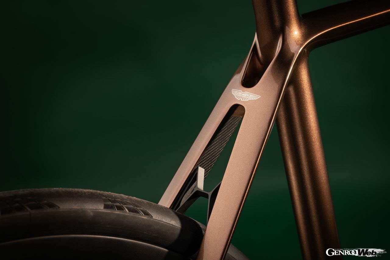 アストンマーティンとJ.ラベラックがコラボした「J.ラベラック アストンマーティン.1R」のディテール。