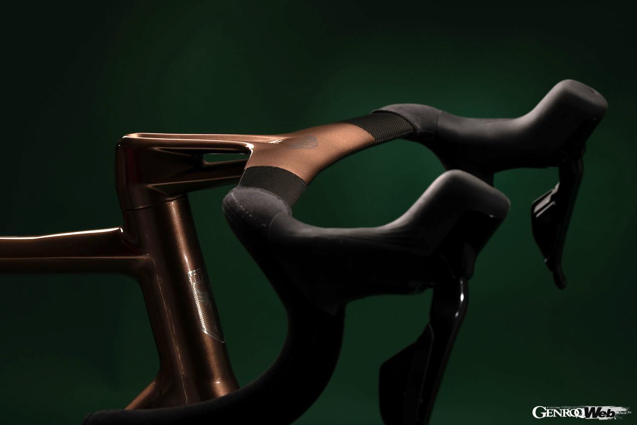 アストンマーティンとJ.ラベラックがコラボした「J.ラベラック アストンマーティン.1R」のディテール。