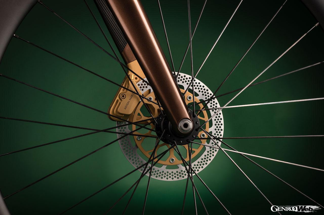 アストンマーティンとJ.ラベラックがコラボした「J.ラベラック アストンマーティン.1R」のディテール。