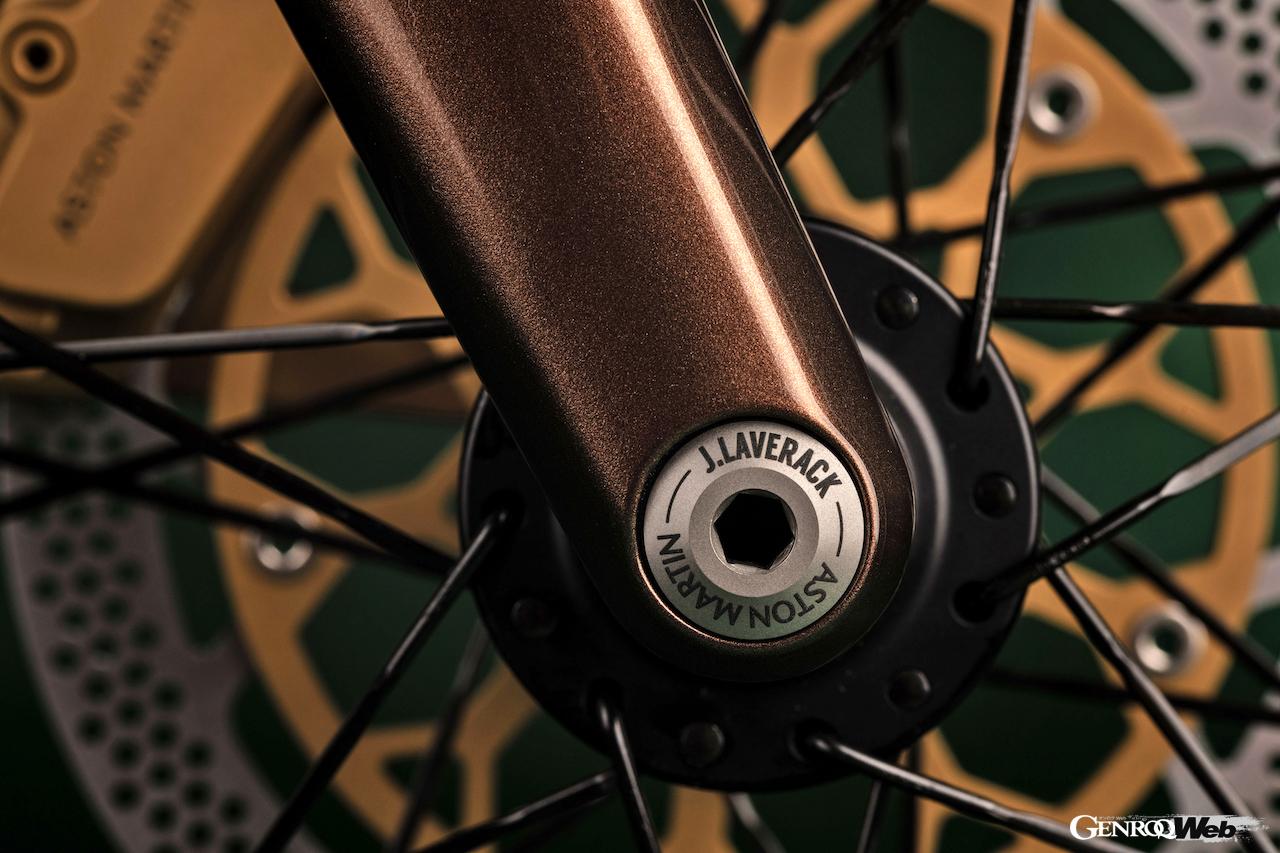 アストンマーティンとJ.ラベラックがコラボした「J.ラベラック アストンマーティン.1R」のディテール。