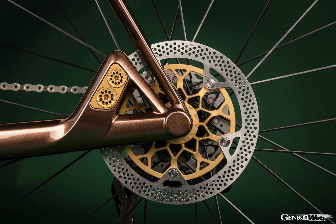 アストンマーティンとJ.ラベラックがコラボした「J.ラベラック アストンマーティン.1R」のディテール。