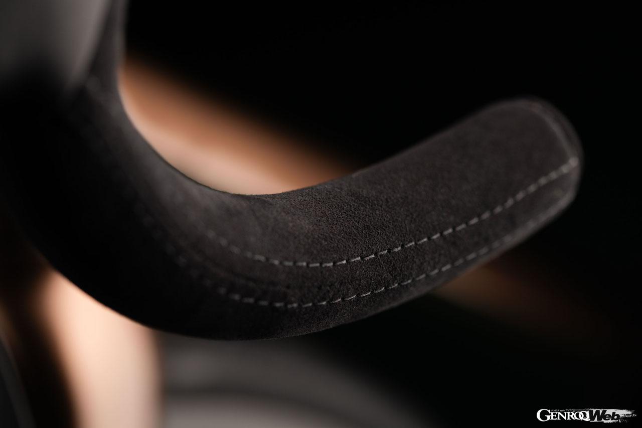 アストンマーティンとJ.ラベラックがコラボした「J.ラベラック アストンマーティン.1R」のディテール。