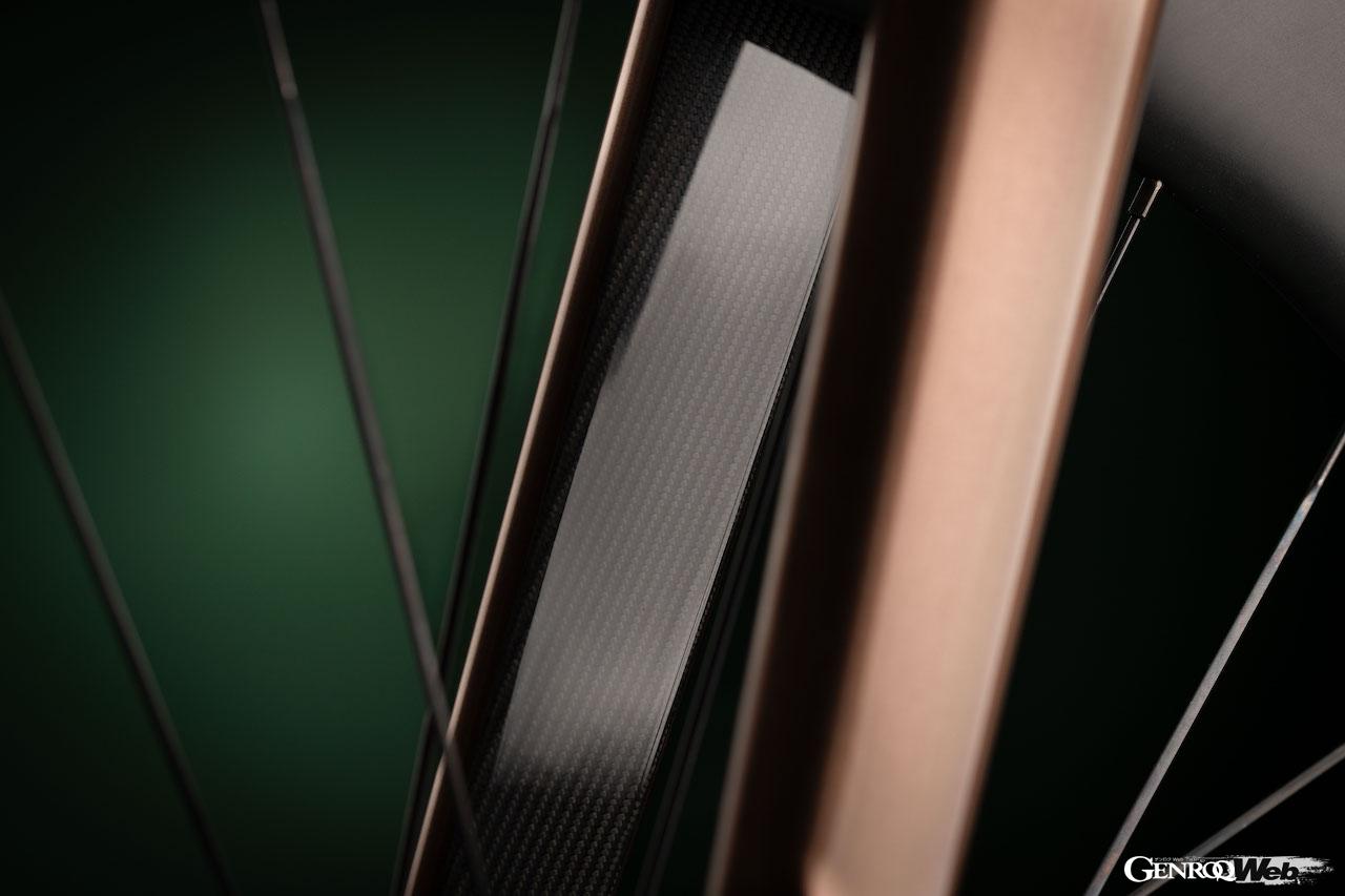 アストンマーティンとJ.ラベラックがコラボした「J.ラベラック アストンマーティン.1R」のディテール。