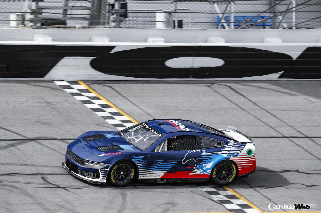 2024年シーズンのNASCARカップ・シリーズに投入される「フォード マスタング ダークホース」。