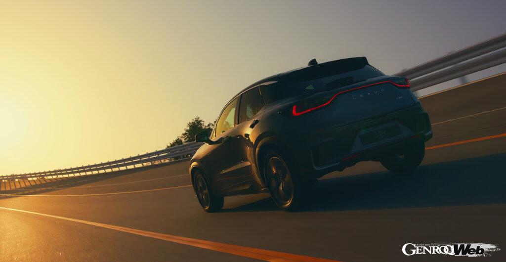 日本に導入されるのは、モダンな空間を演出する「LBX "Cool"」と落ち着きと華やかさを両立する「LBX "Relax"」の2種類。さらに、オーダーメイドシステム「LBX "Bespoke Build"」が限定販売される。