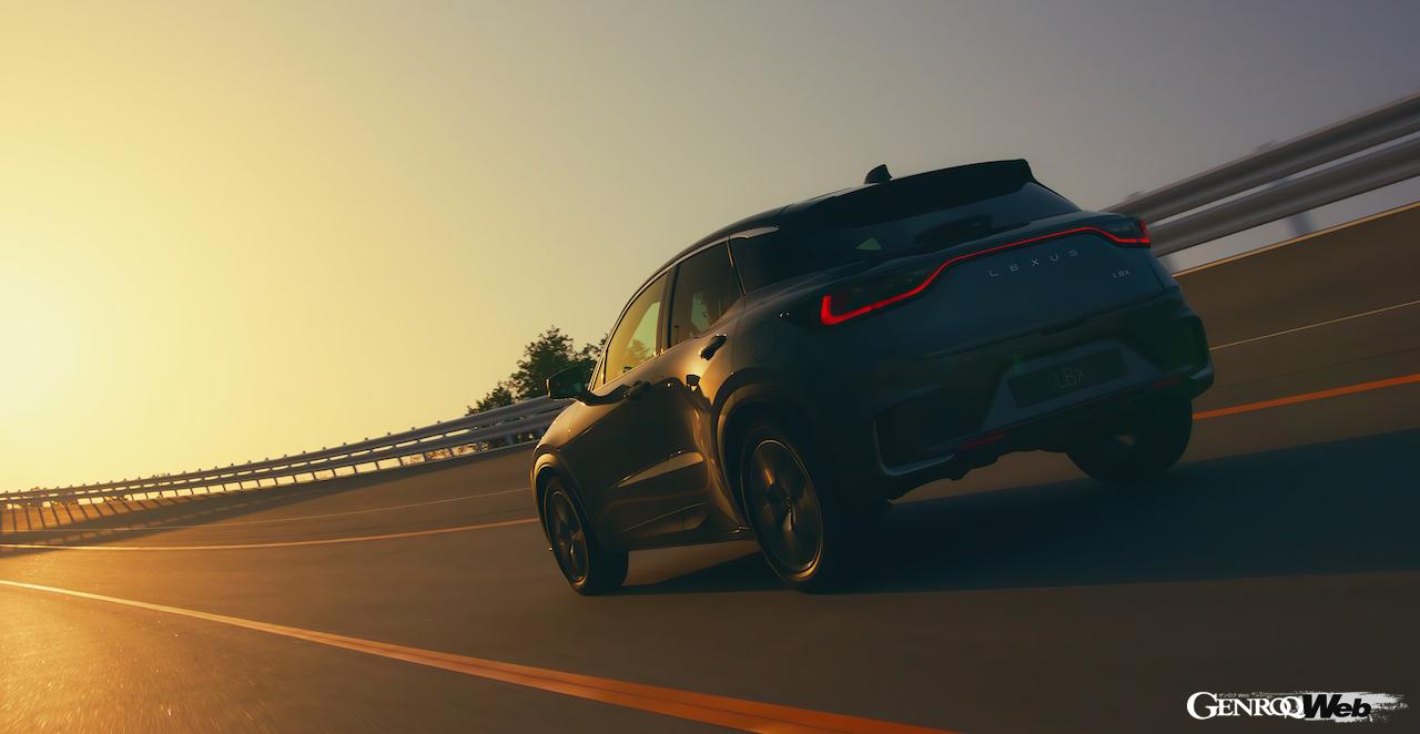 日本に導入されるのは、モダンな空間を演出する「LBX Cool"」と落ち着きと華やかさを両立する「LBX "Relax"」の2種類。さらに、オーダーメイドシステム「LBX "Bespoke Build"」が限定販売される。"