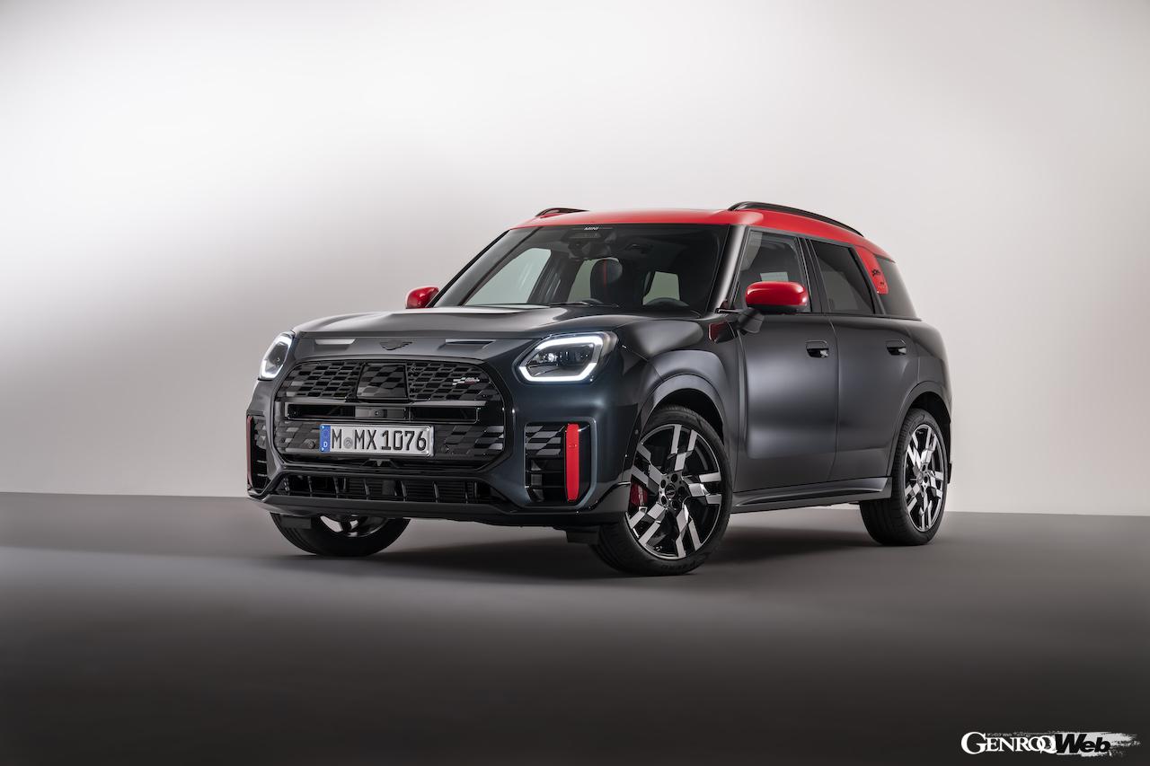 ハイパフォーマンス仕様「MINI ジョン クーパー ワークス カントリーマン」のエクステリア。