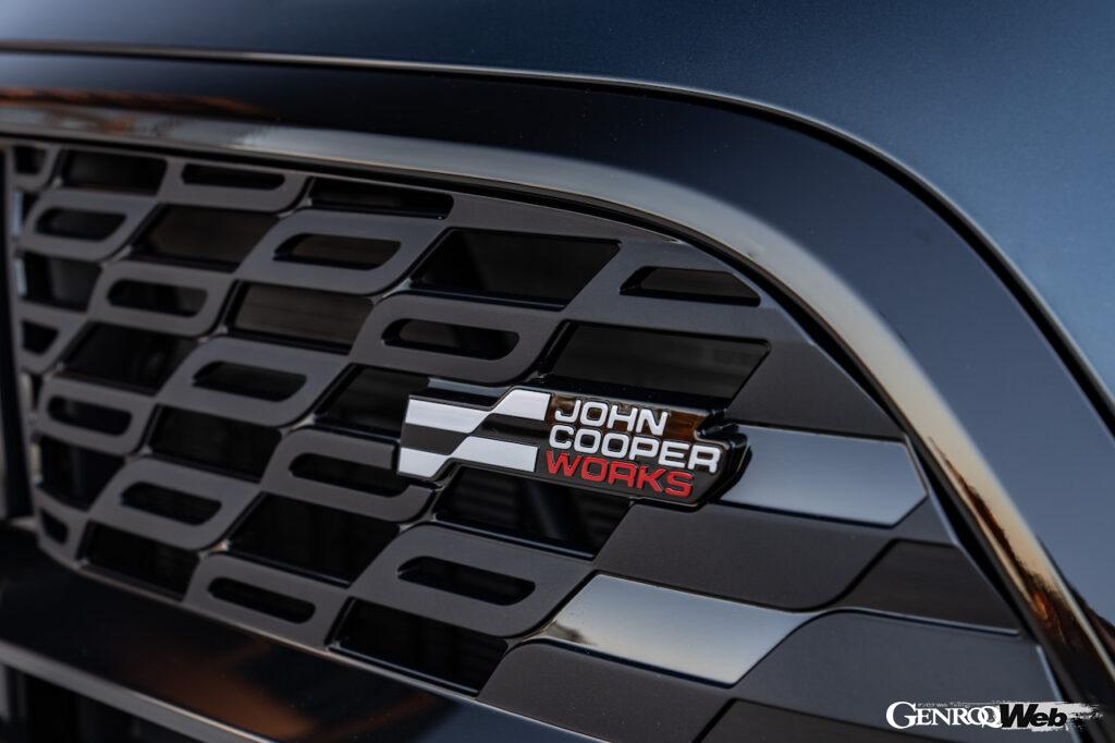ハイパフォーマンス仕様「MINI ジョン クーパー ワークス カントリーマン」のエクステリア。
