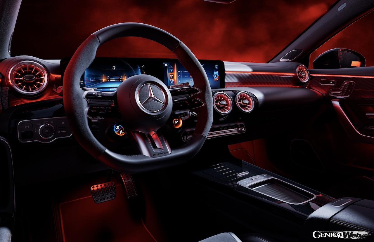 「メルセデス AMG A 45 S 4MATIC+ Street Style Edition」のインテリア。