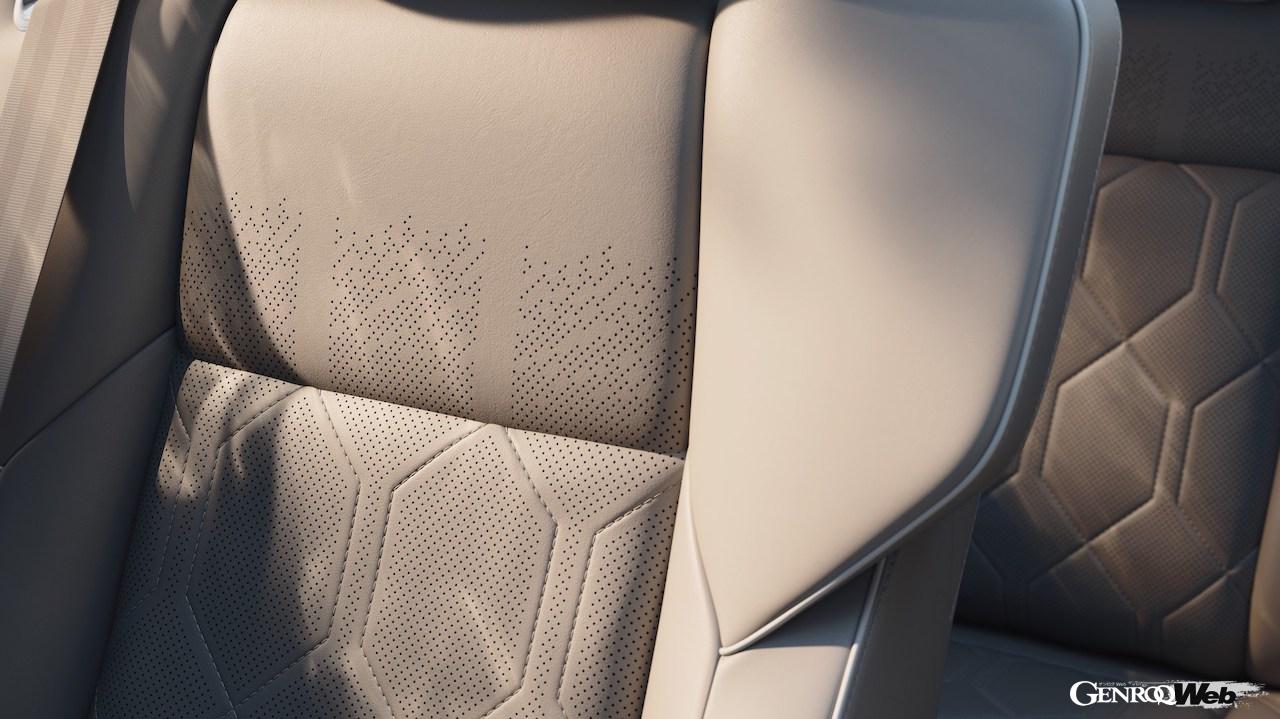 ボルボ初のフル電動マルチ・パーパス・バン「EM90」のインテリア。