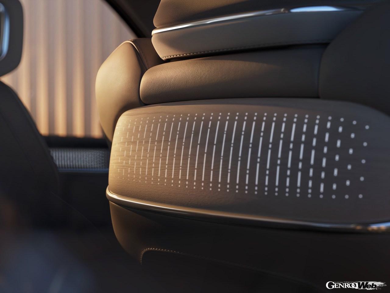 ボルボ初のフル電動マルチ・パーパス・バン「EM90」のインテリア。