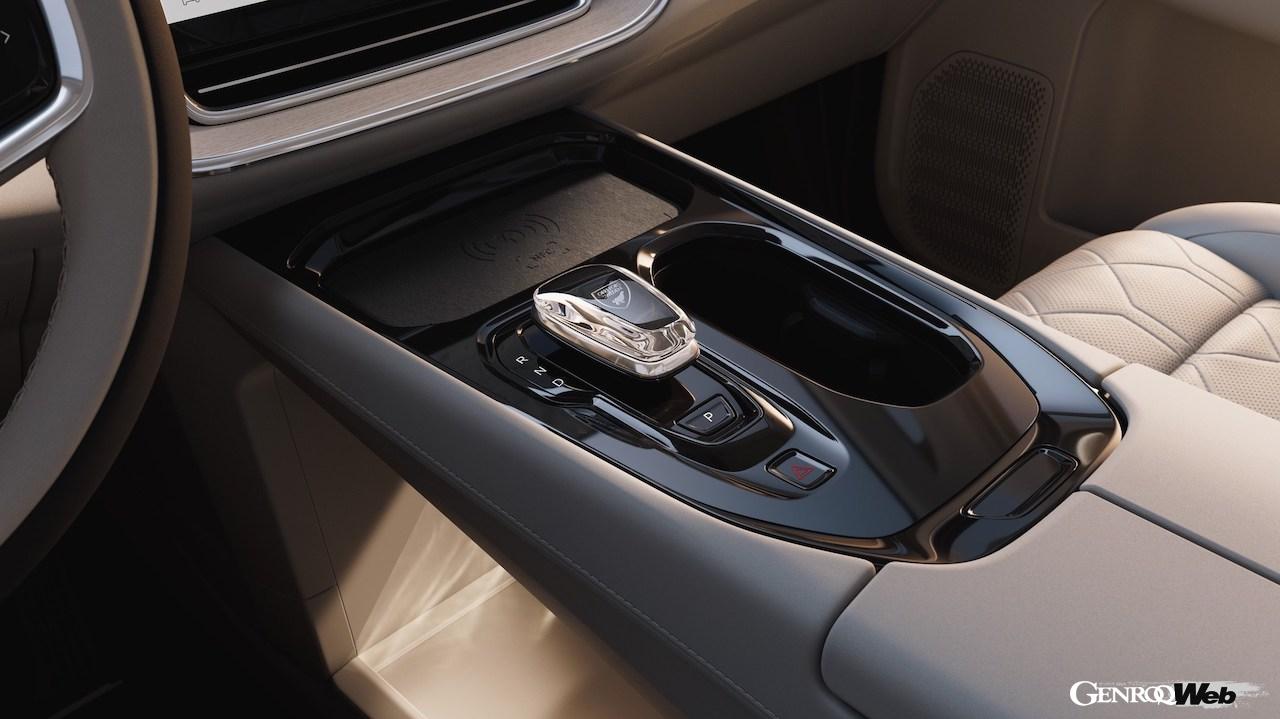 ボルボ初のフル電動マルチ・パーパス・バン「EM90」のインテリア。