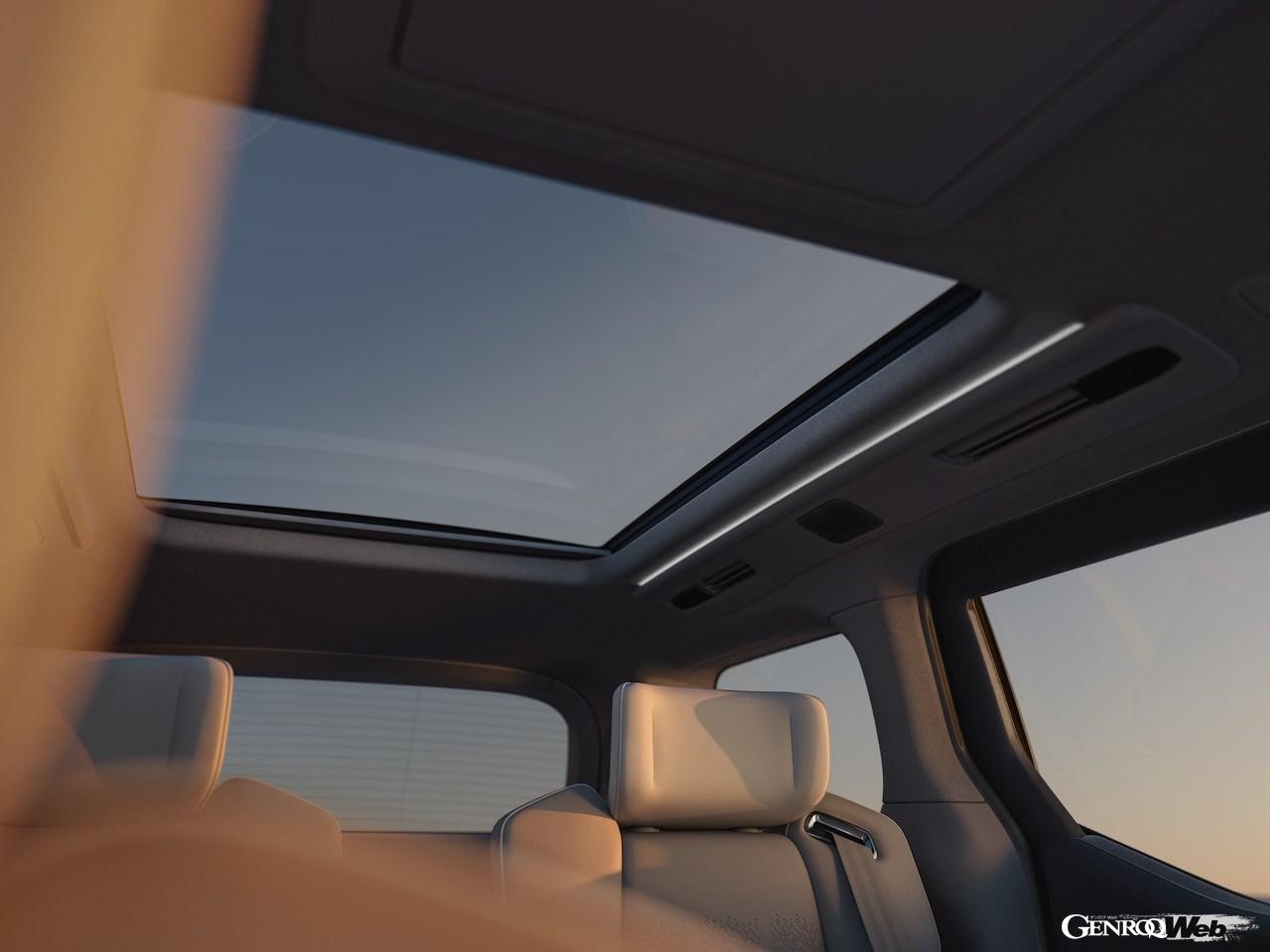 ボルボ初のフル電動マルチ・パーパス・バン「EM90」のインテリア。