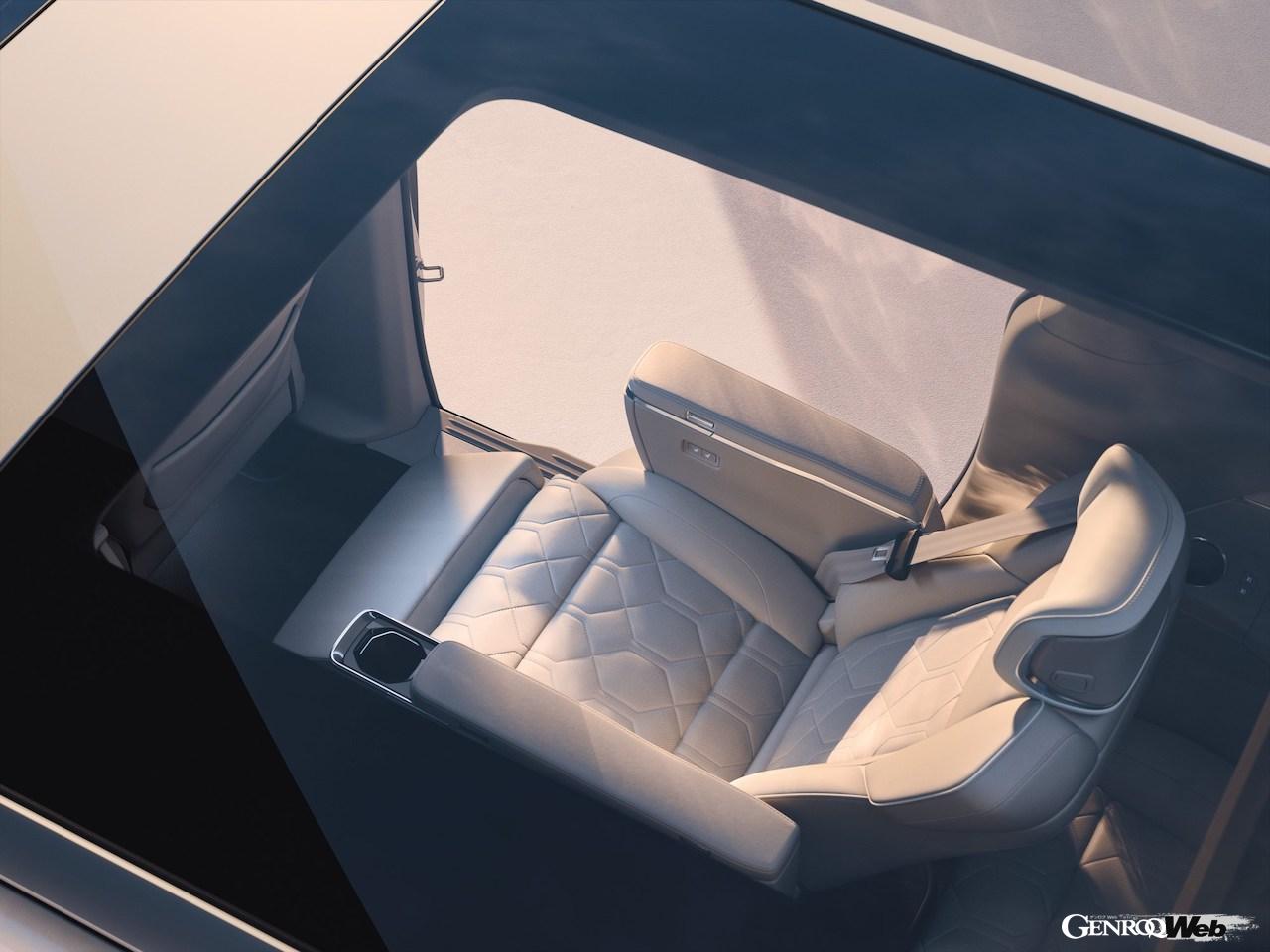 ボルボ初のフル電動マルチ・パーパス・バン「EM90」のインテリア。