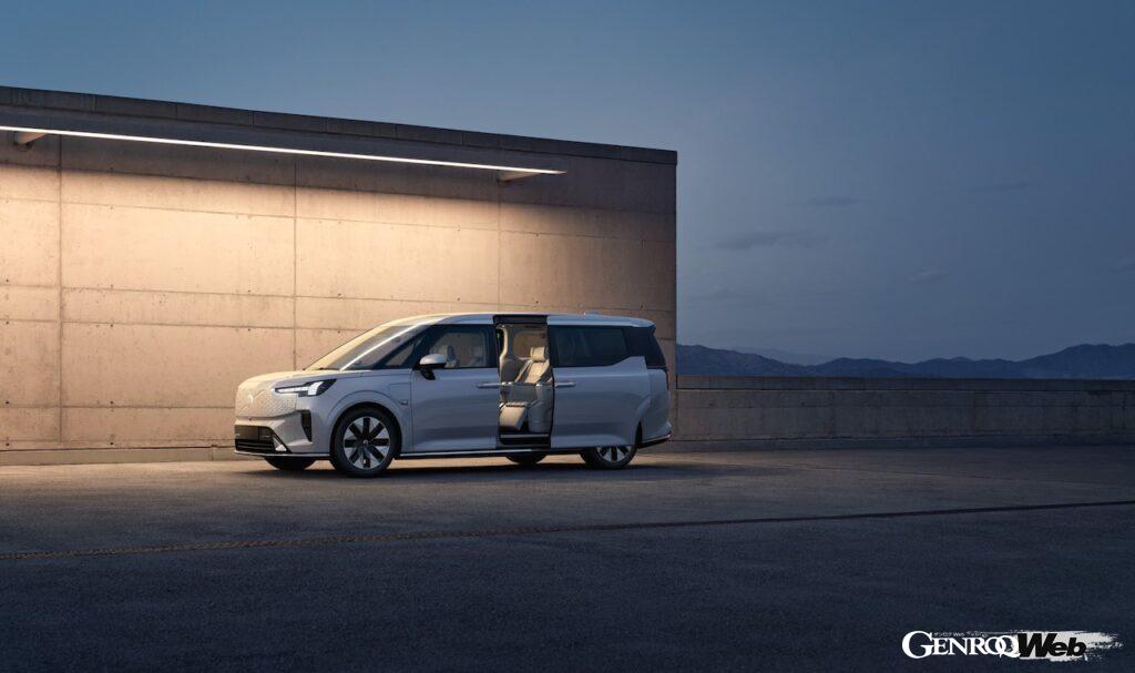 ボルボ初のフル電動マルチ・パーパス・バン「EM90」のインテリア。