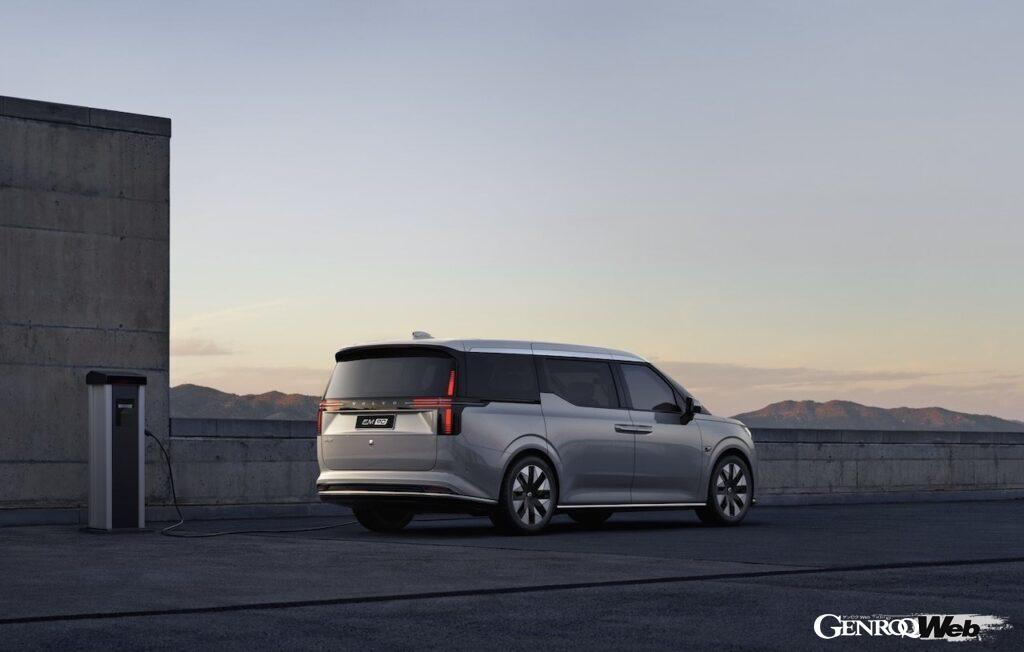 ボルボ初のフル電動マルチ・パーパス・バン「EM90」のインテリア。