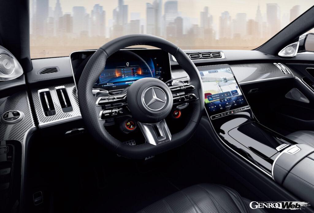 室内は、Sクラスらしいラグジュアリーなインテリアをベースに、AMG専用のスポーティなエッセンスを組み合わせている。