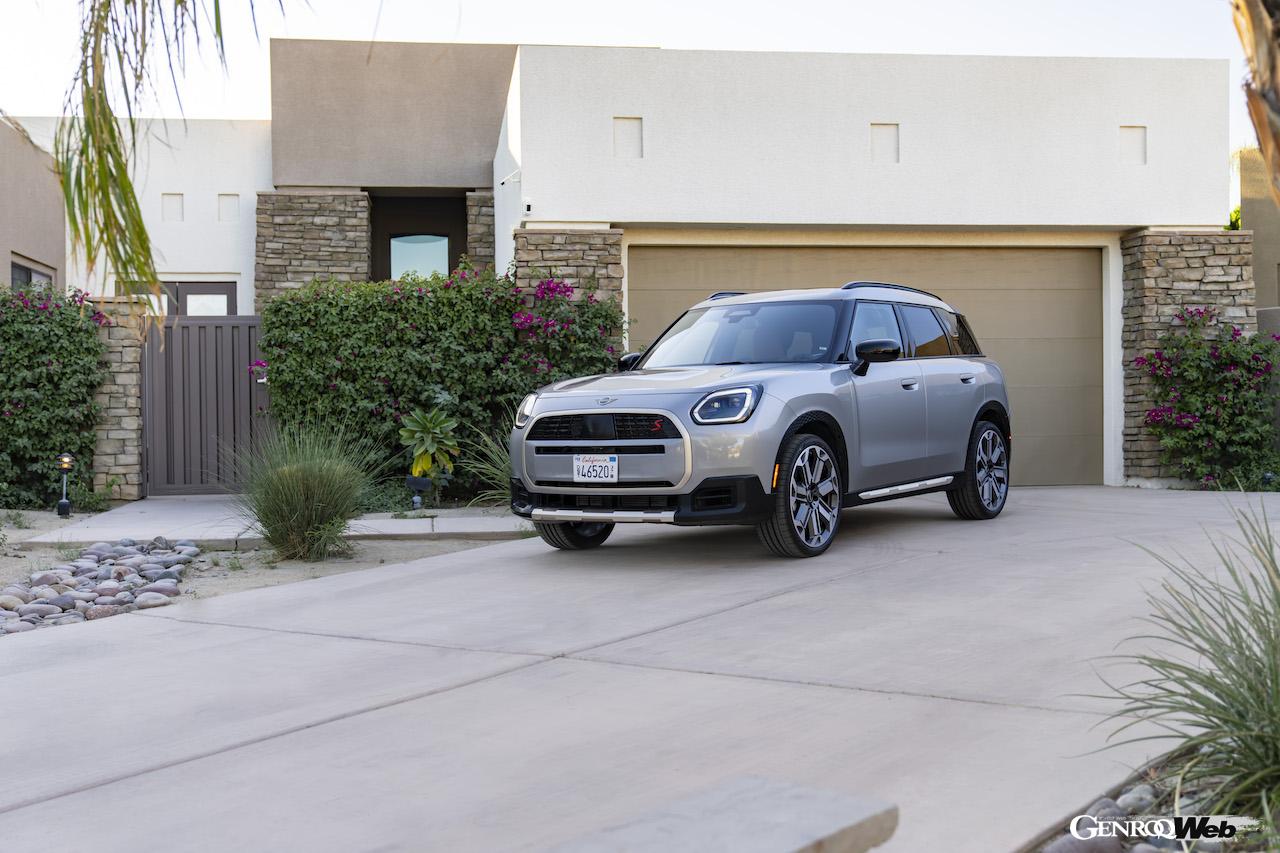 48VマイルドハイブリッドにインテリジェントなAWDを組み合わせた「MINI カントリーマン S ALL4」のエクステリア。
